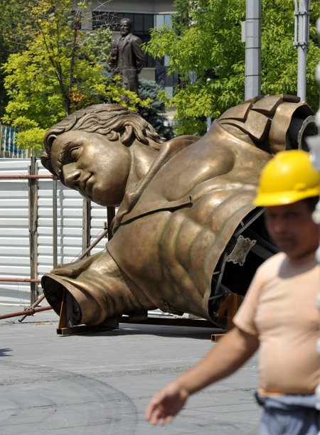 Σε δύο εβδομάδες το άγαλμα του Μ. Αλεξάνδρου στα Σκόπια