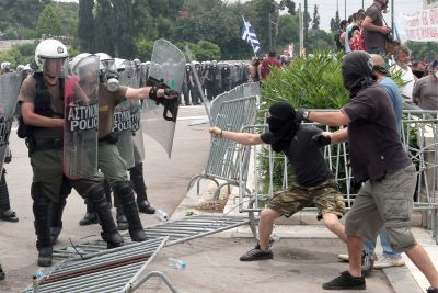 Εκκλήσεις για παύση των συμπλοκών από Αγανακτισμένους