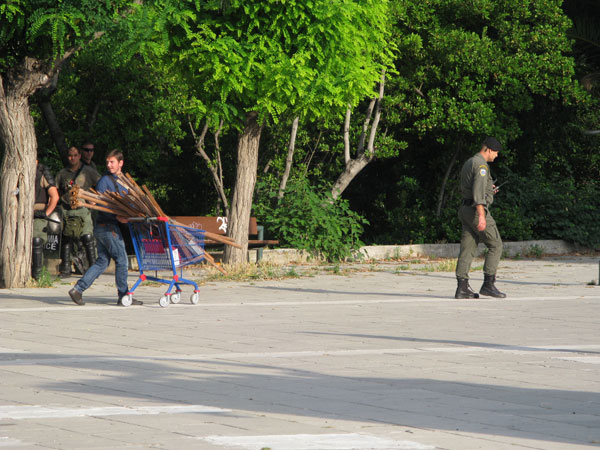 Συνελήφθη ο αλλοδαπός που μετέφερε καδρόνια σε καρότσι