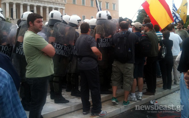 Ένταση με διμοιρία που εισχώρησε στον πυρήνα της συγκέντρωσης