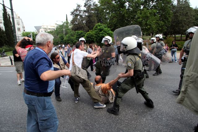 Προσαγωγές διαδηλωτών στη Βασ. Γεωργίου