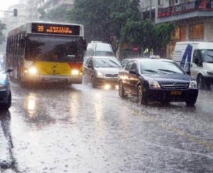 Η βροχή έφερε προβλήματα στη Θεσσαλονίκη