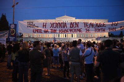 Παραμένουν στην πλατεία Συντάγματος οι Αγανακτισμένοι