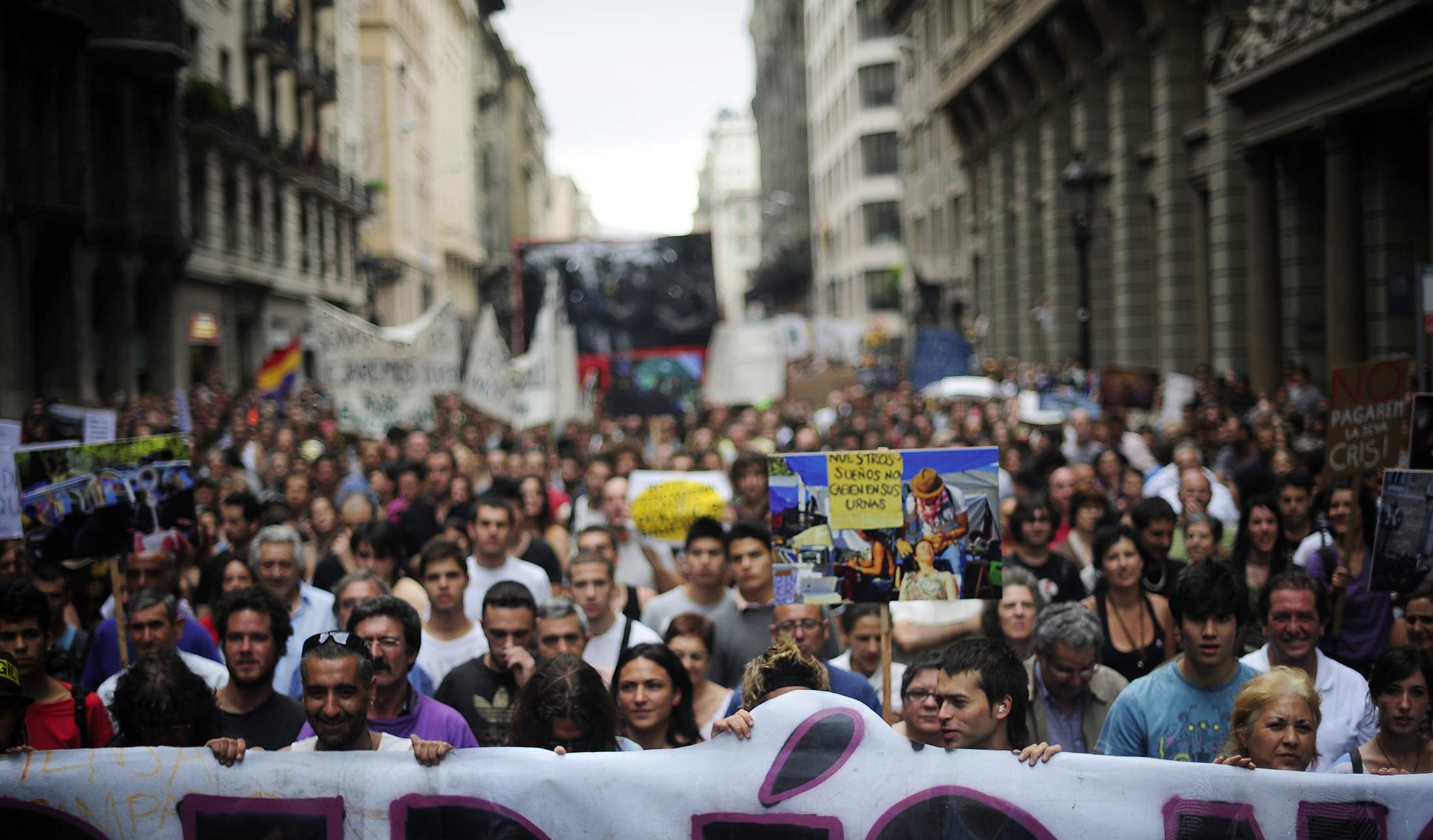Περισσότεροι από 50.000 «Αγανακτισμένοι» διαδήλωσαν στη Βαρκελώνη