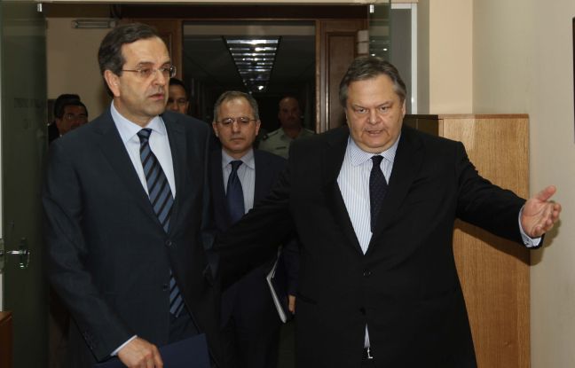 Νέα τακτική απέναντι στα κόμματα της αντιπολίτευσης