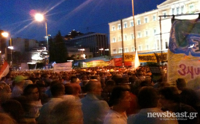 Περισσότεροι από 30.000 Αγανακτισμένοι στο Σύνταγμα