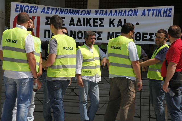 Περικοπές 7% στα ειδικά μισθολόγια των ένστολων από την 1η Ιουλίου