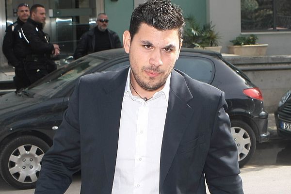 «Μου πλαστογράφησαν την υπογραφή»