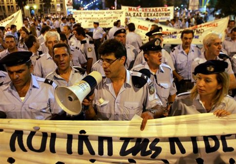 Συγκέντρωση διαμαρτυρίας ένστολων στη Λάρισα