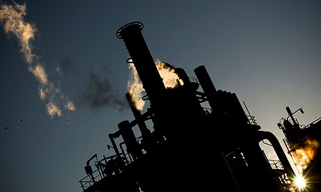 Η Λιβύη θα επανεξετάσει τα συμβόλαια στον πετρελαϊκό τομέα