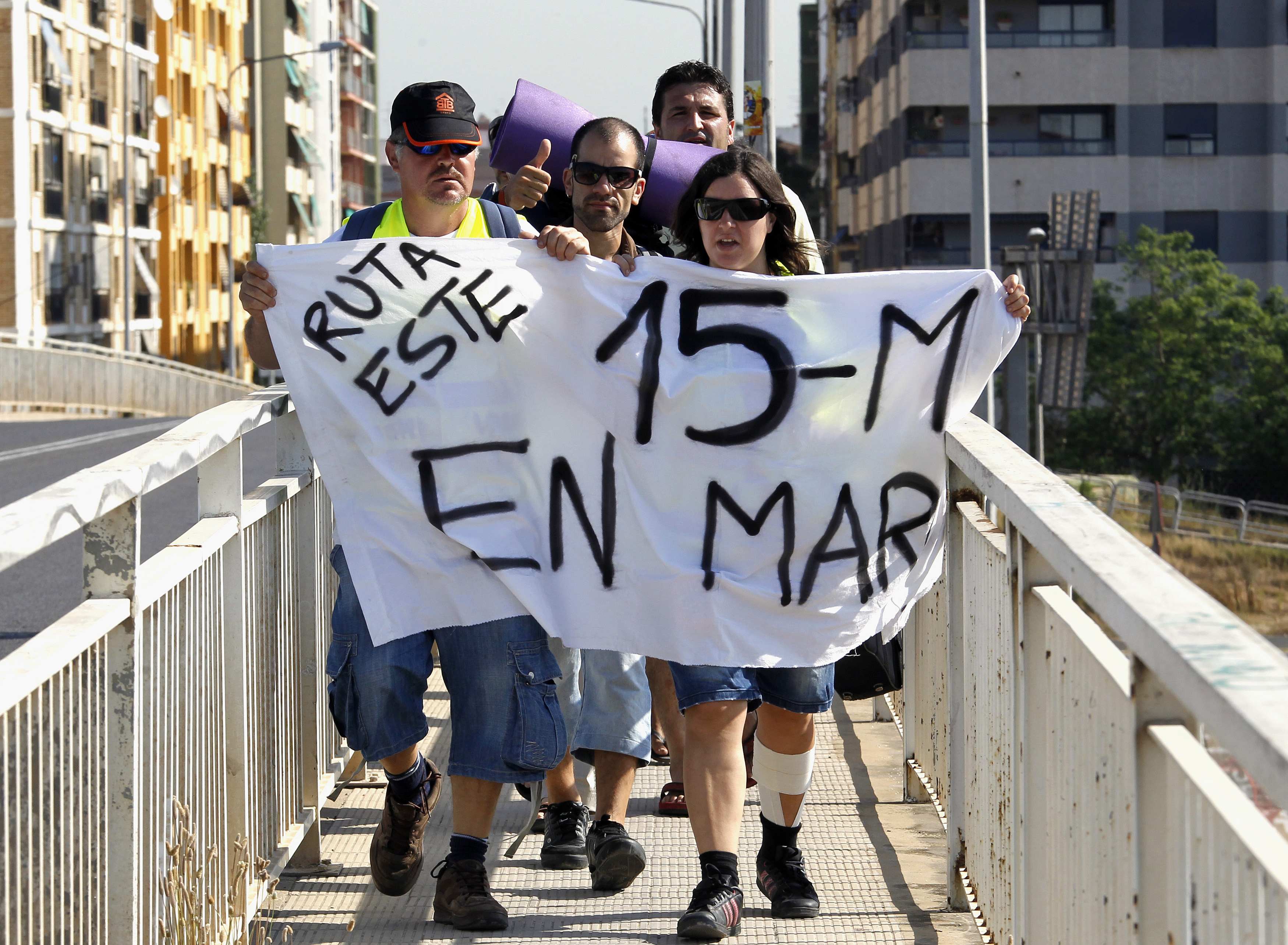 Πεζοί «Αγανακτισμένοι» από τη Βαρκελώνη στη Μαδρίτη