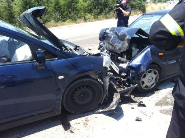 Σφοδρή σύγκρουση αυτοκινήτων στο δρόμο Λαμίας-Δομοκού