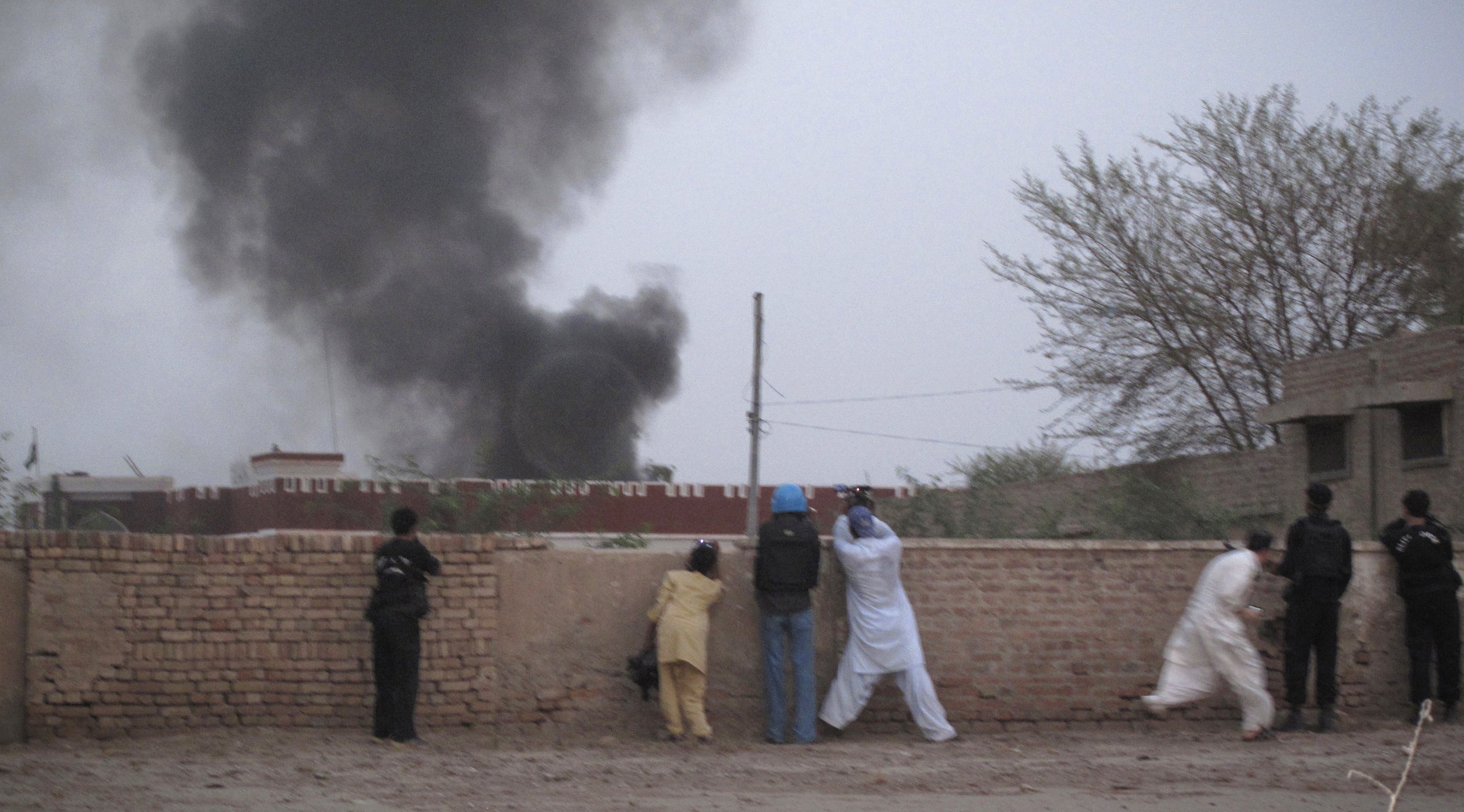 Τουλάχιστον 16 νεκροί σε έφοδο των Ταλιμπάν σε αστυνομικό τμήμα