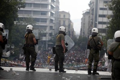 Τα ΜΑΤ απέκλεισαν την είσοδο του μετρό