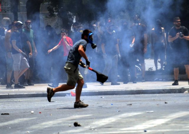 Προβοκάτσια βλέπει το ΚΚΕ πίσω από τα επεισόδια