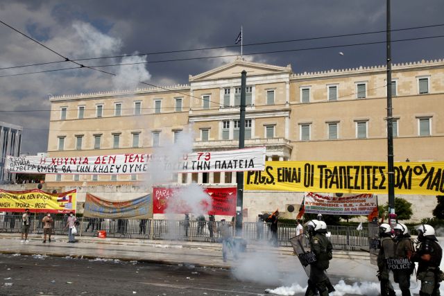 Ανακούφιση για το Μεσοπρόθεσμο, προβληματισμός για τα επεισόδια