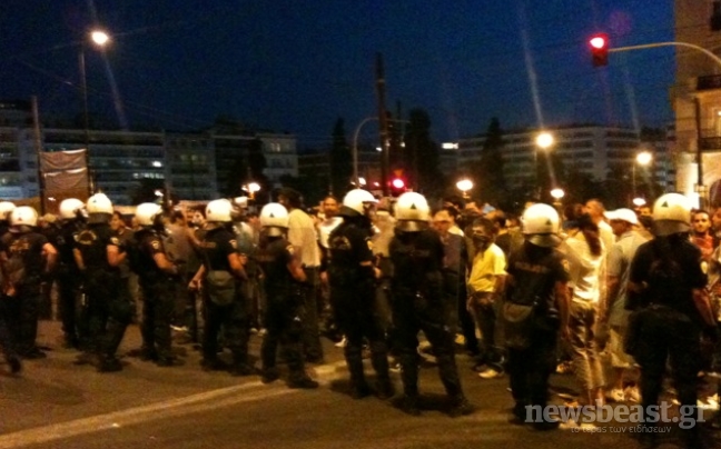 Δακρυγόνα και πάλι στο Σύνταγμα