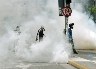 Την γλώσσα του έκοψε 17χρονος που τον χτυπούσαν αστυνομικοί