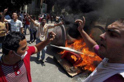 Σχεδόν 600 τραυματίες από τις συγκρούσεις στο Κάιρο