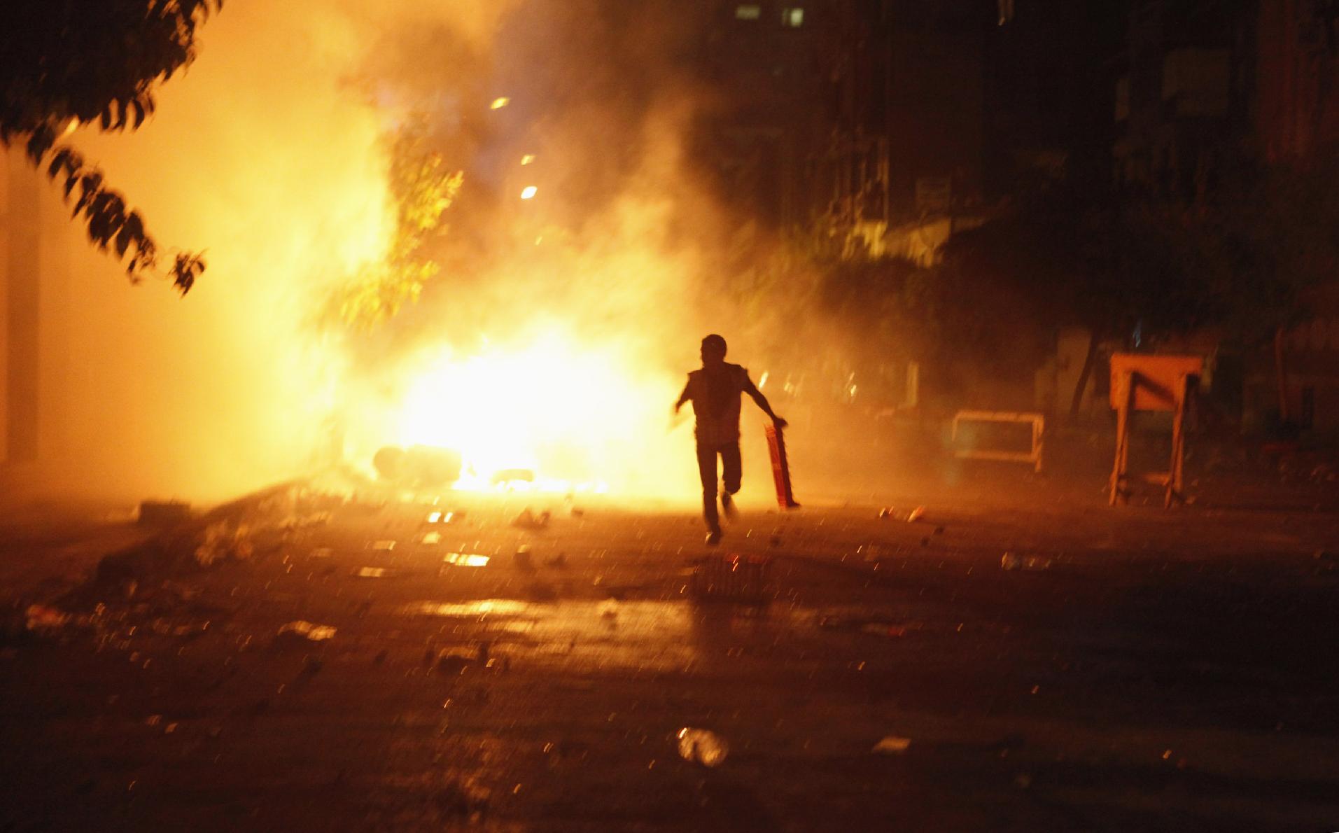 Δακρυγόνα κατά διαδηλωτών στην πλατεία Ταχρίρ