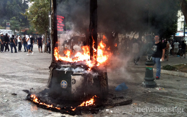 Στον ανακριτή οι δεκαεπτά για τα χθεσινά επεισόδια