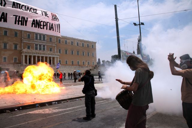 Δημοσιογράφος έχασε την ακοή του από χειροβομβίδα κρότου-λάμψης