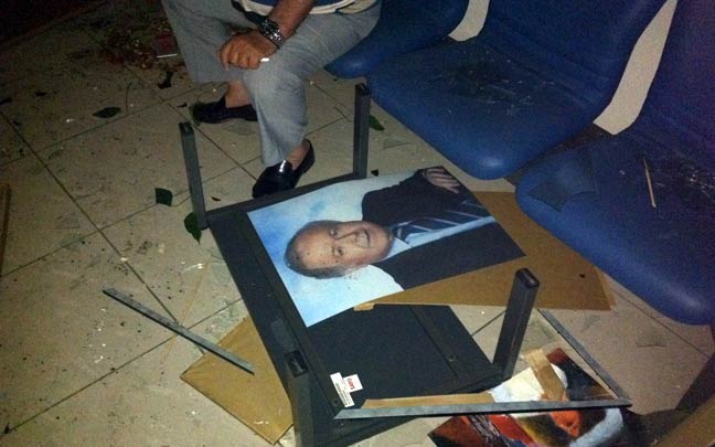 «Κότες, νταήδες, άνανδροι, ανθρωποειδή!»
