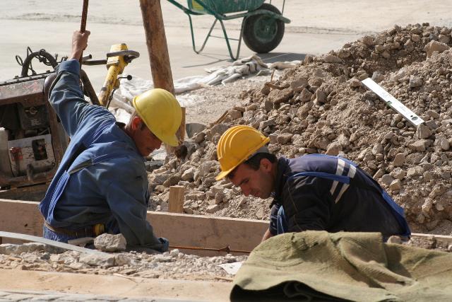 Πρόγραμμα για 100.000 ανέργους στους δήμους