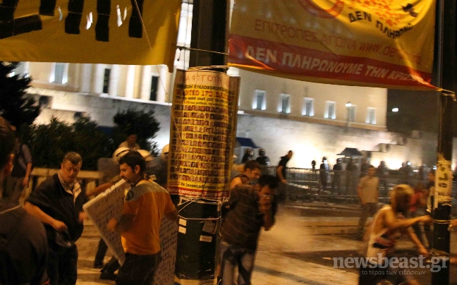 Εκ νέου ρίψη χημικών από τους άντρες των ΜΑΤ