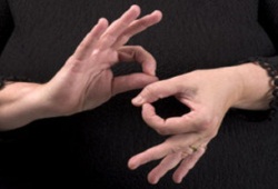 Εξαπατούσαν παριστάνοντας τους κωφάλαλους