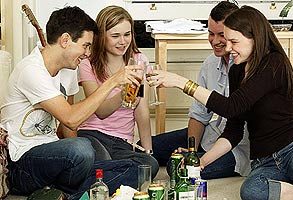 Σήμα κινδύνου για τη στενή σχέση των εφήβων με το αλκοόλ