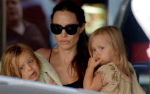 Η σούπερ- μαμά Αντζελίνα Τζολί