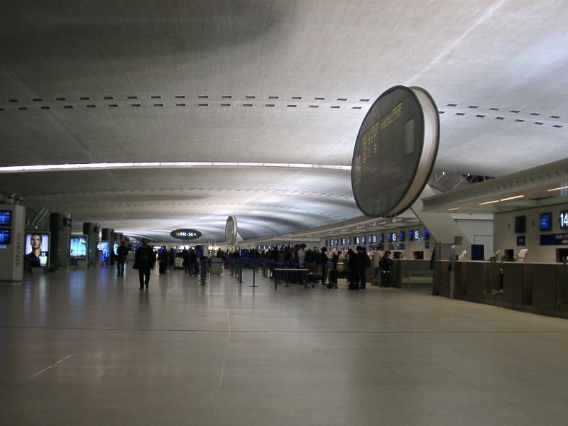 Εκκενώθηκε τερματικός σταθμός στο αεροδρόμιο «Σαρλ ντε Γκολ»