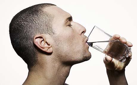 Πίνουμε λιγότερο νερό απ’ όσο πρέπει