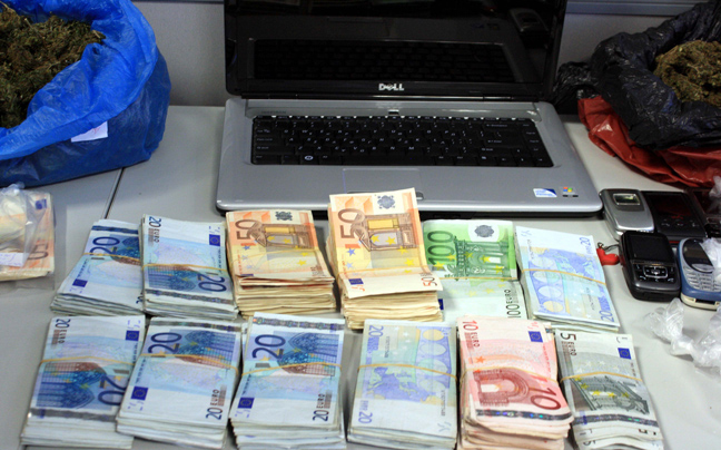 Οι έρευνες έβγαλαν… λαυράκι