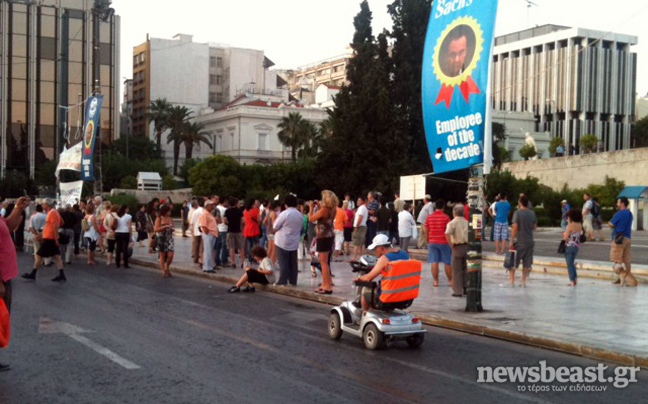 Έκλεισαν την Αμαλίας οι Αγανακτισμένοι