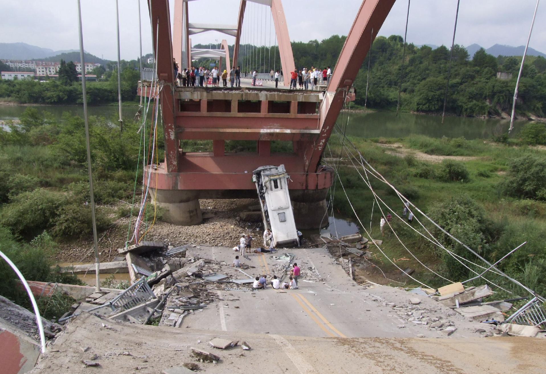 Κατέρρευσε γέφυρα στην Κίνα
