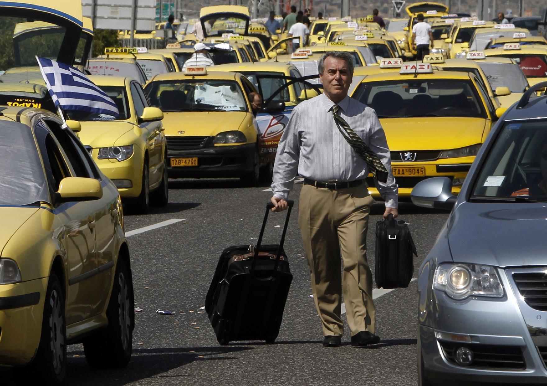 Συλλήψεις και αυτόφωρο για τους οδηγούς ταξί