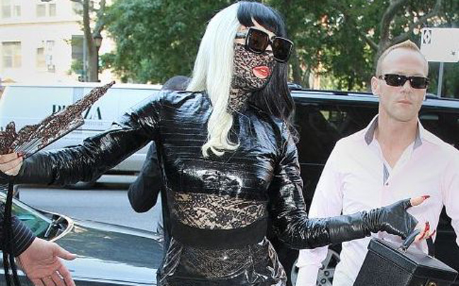 Η μαύρη χήρα Lady Gaga