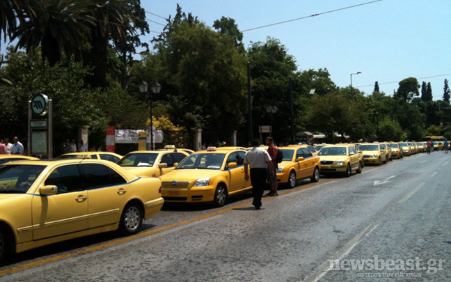 Ετοιμάζουν τις αυριανές τους κινητοποιήσεις οι οδηγοί ταξί