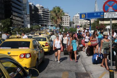 Νέο πλήγμα στον τουρισμό από τις κινητοποιήσεις των ταξί