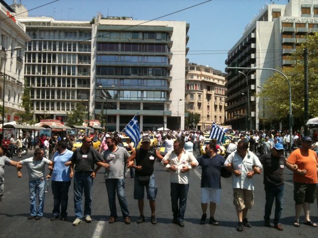 Στη Βουλή οι ιδιοκτήτες ταξί