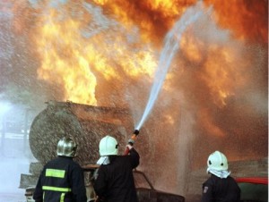 Πυρκαγιά σε βυτιοφόρο στη Θεσσαλονίκη