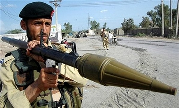 Δεκάδες νεκροί από ενέδρα ανταρτών στο Πακιστάν