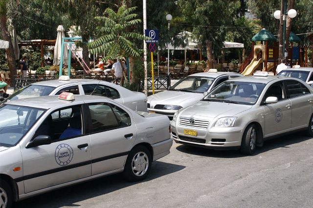 Καταδίκη των βανδαλισμών στα γραφεία του ΠΑΣΟΚ