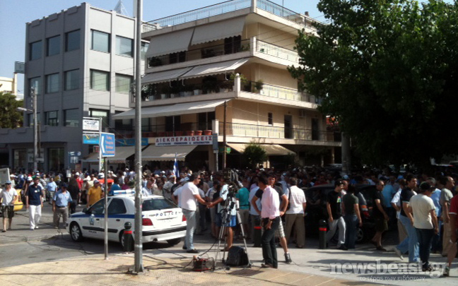 Στο υπουργείο Μεταφορών συν γυναιξί και τέκνοις