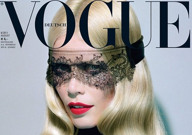 Η Claudia Schiffer στο εξώφυλλο της Vogue