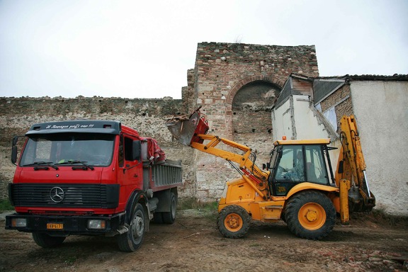 Κατεδάφιση κτίσματος στα Βυζαντινά Τείχη Θεσσαλονίκης