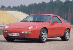 Επανέρχεται η Porsche 928