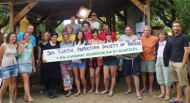 Δύο οικογένειες που σώζουν τις χελώνες